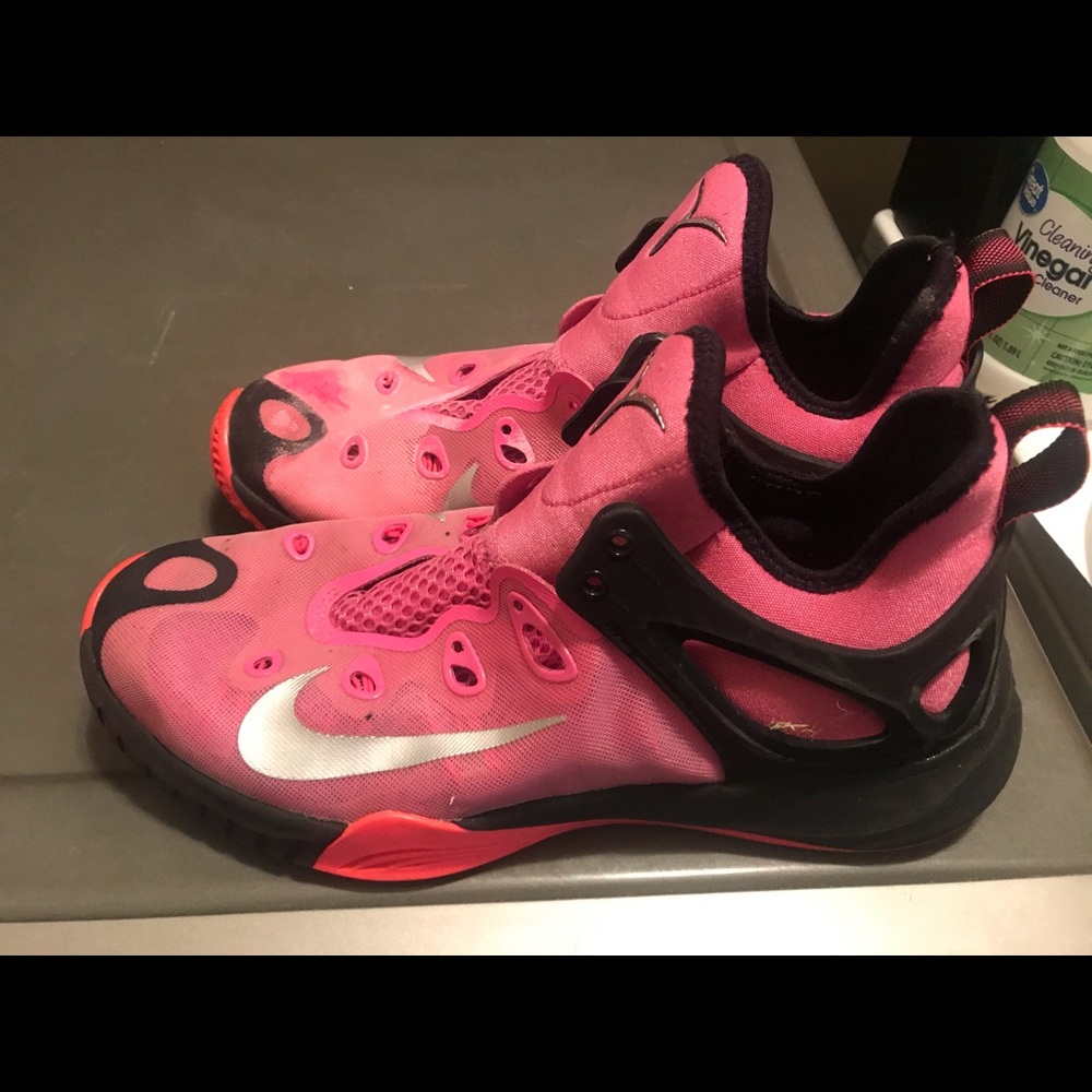 Paul George Pink Nike shoes (look closely at pics!)